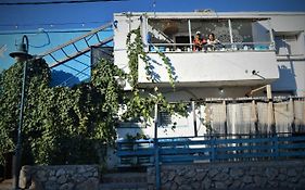 Juha'S Guesthouse - Zarqa Bay